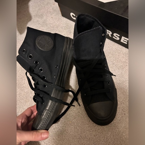 All black converse - Picture 2 of 3